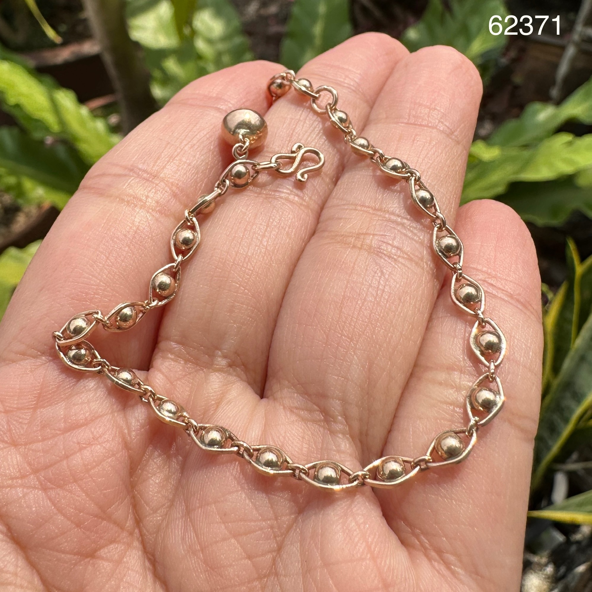 รหัส 62371 สร้อยข้อมือ นาก40 ลายดวงตา รอบเส้น ความยาว 17.00 ซม. มีเสียงดังกรุ๊งกริ๊ง นน. 3.71 g