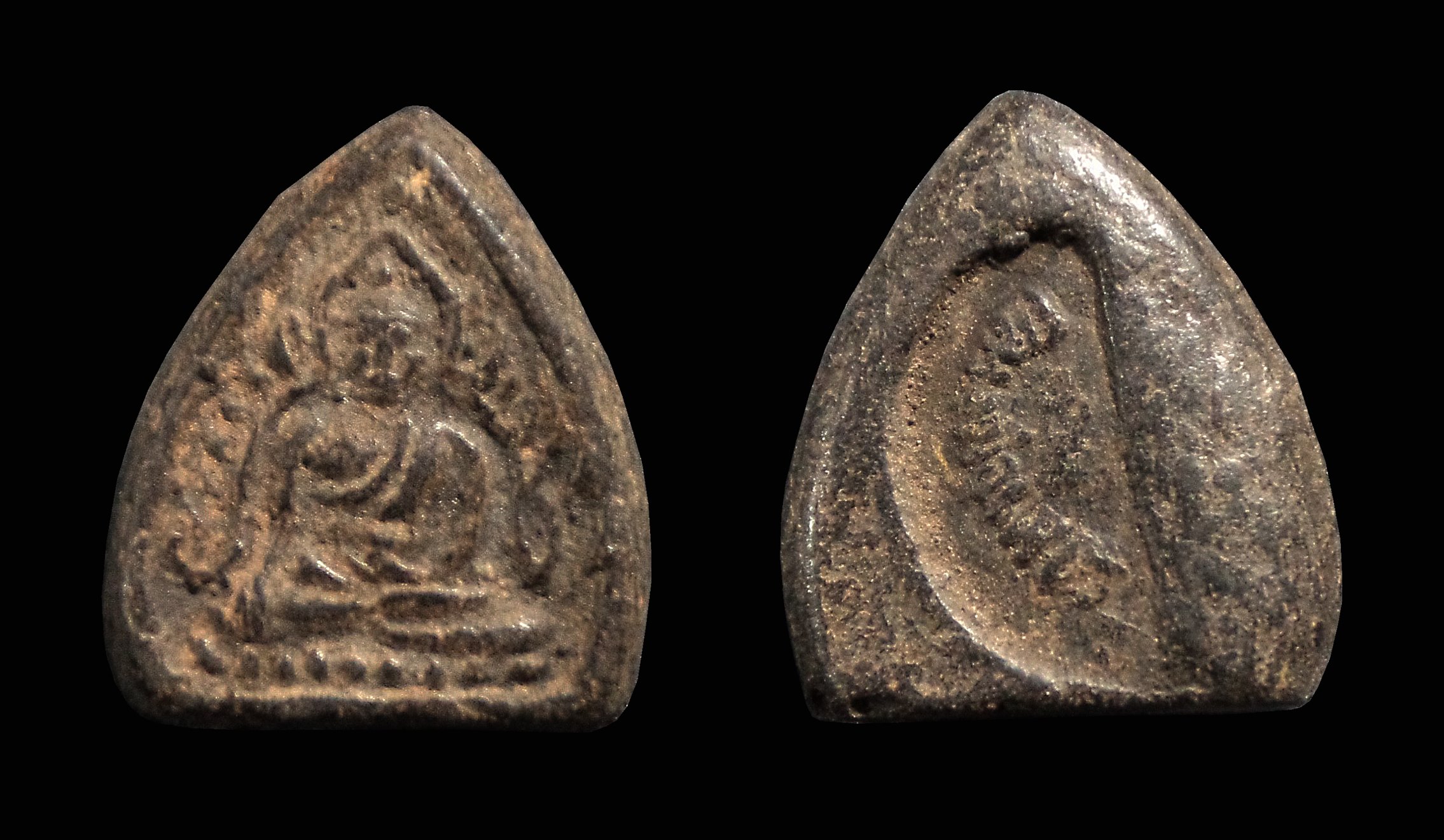 หลวงพ่อเพชร เนื้อผงคลุกรัก