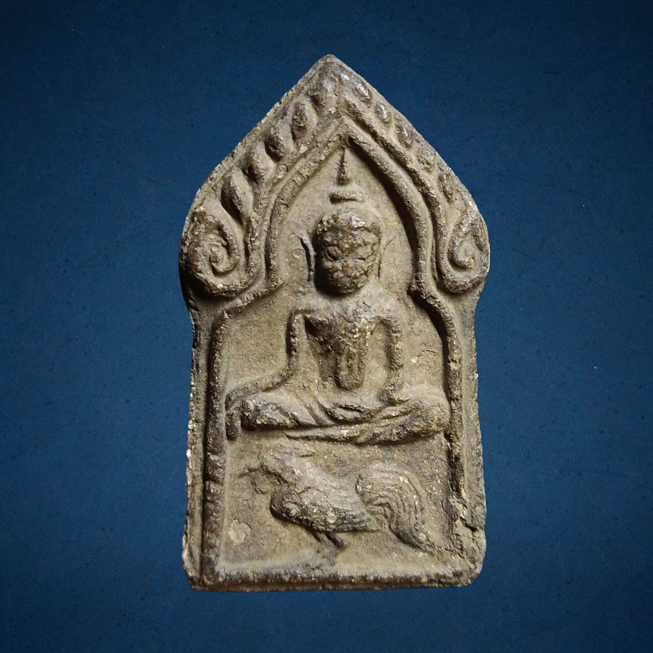 พระพิมพ์ขุนแผนขี่ไก่ หลวงพ่อกวย วัดโฆสิตาราม จ.ชัยนาท เนื้อดิน