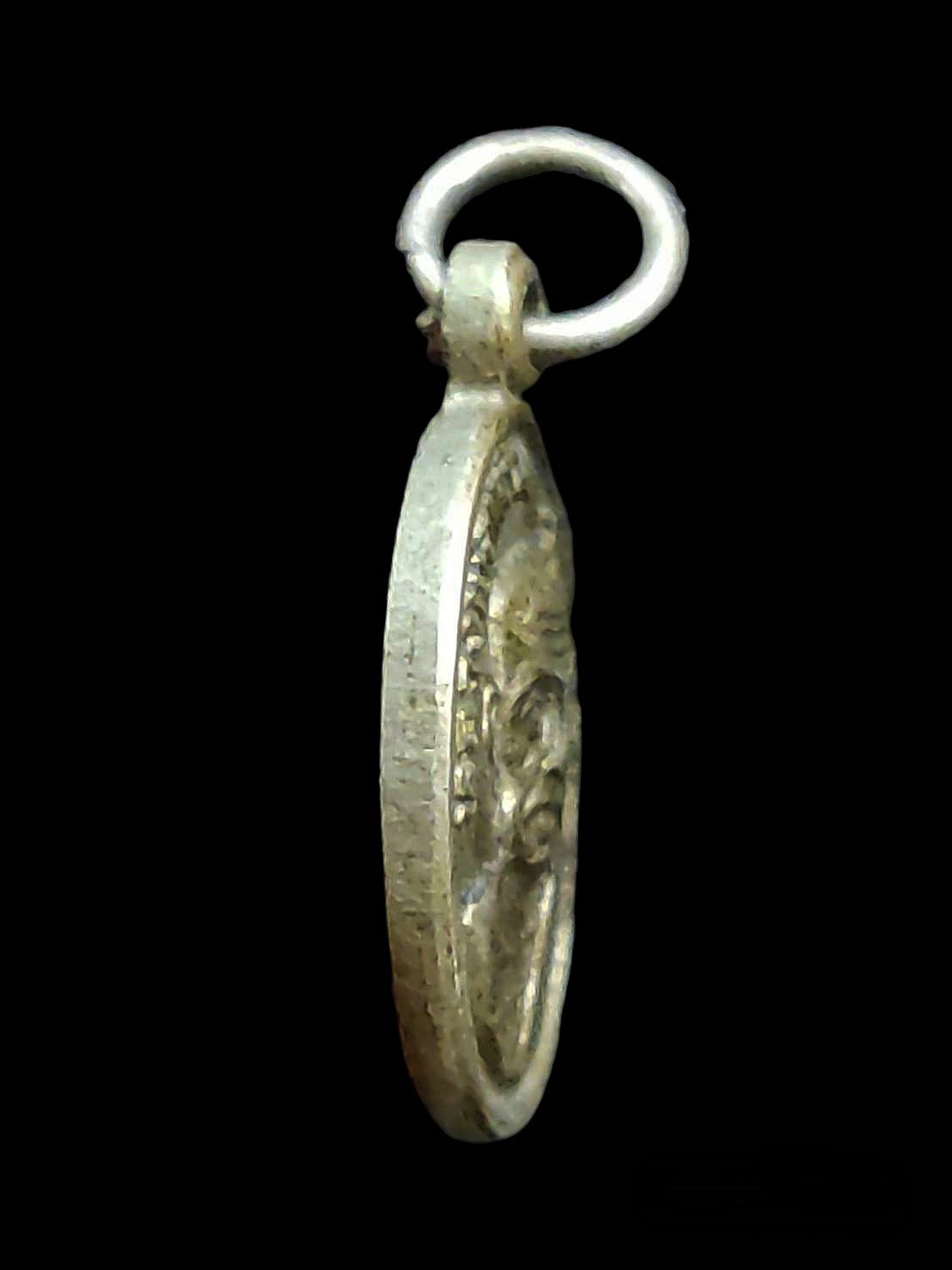 เหรียญเม็ดแตง หลวงพ่อแช่ม วัดฉลอง จ.ภูเก็ต ปี2512 เนื้ออัลปาก้า