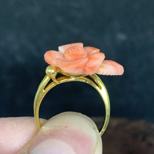 รหัส 62259 แหวน ปะการัง แกะลายดอกไม้ ทอง90 งานเก่า งานสวย น่าสะสม นน. 5.00 g