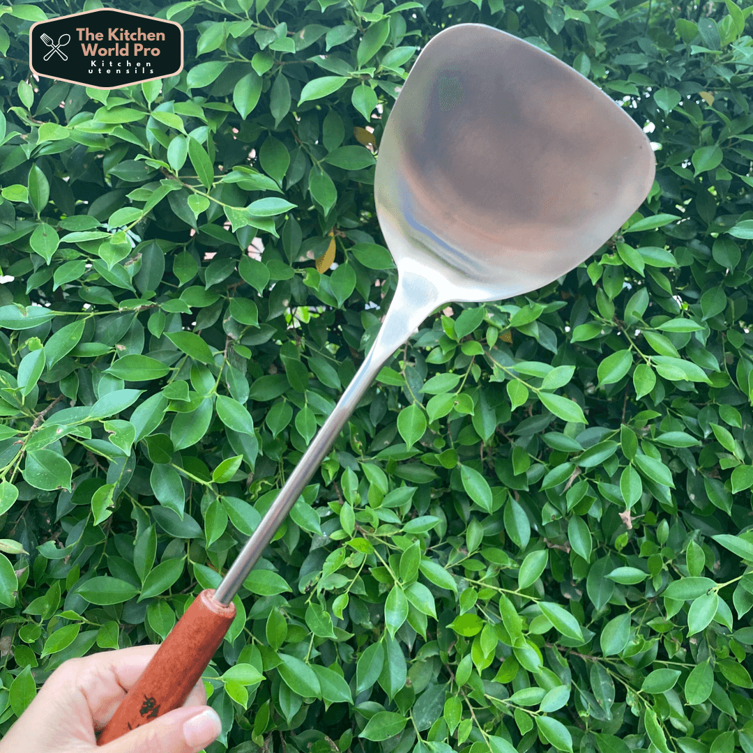 ตะหลิวสแตนเลส เนื้อหนา ด้ามไม้ยาว 10.5 นิ้ว ใช้ผัดคู่กระทะเหล็ก ขนาดกระทัดรัดเหมาะสำหรับใช้ในครัวเรือน