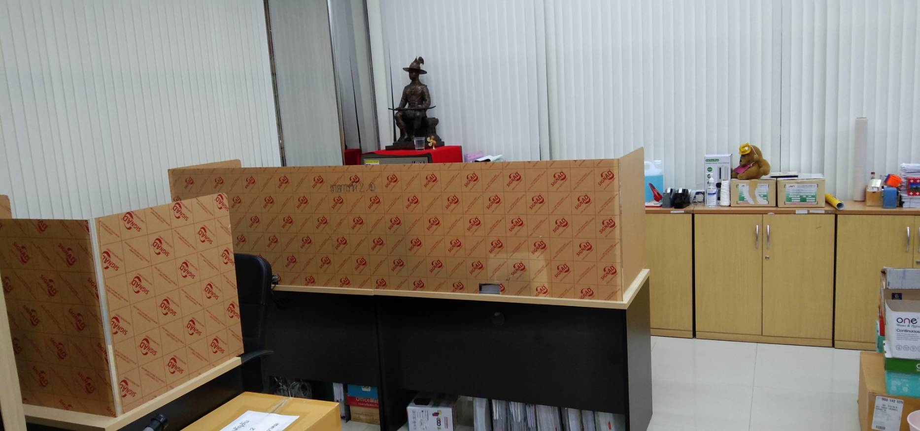 Acrylic Partition 044