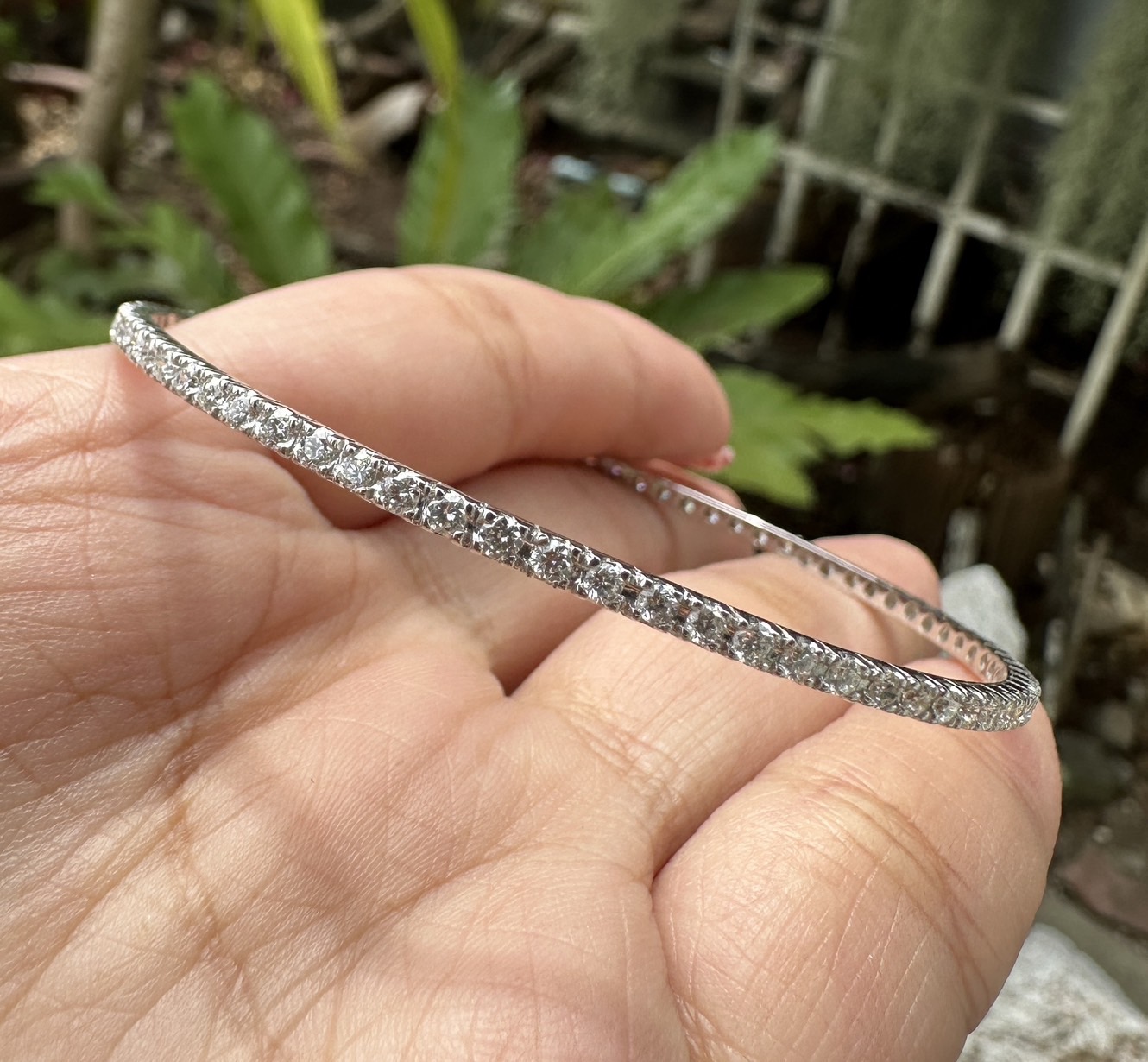 รหัส 62526 กำไล เพชรรอบ ฝังเพชร 86 เม็ด 1.72 กะรัต ทอง18K ความกว้าง 6.00 ซม. แบบสวม นน. 6.78 g