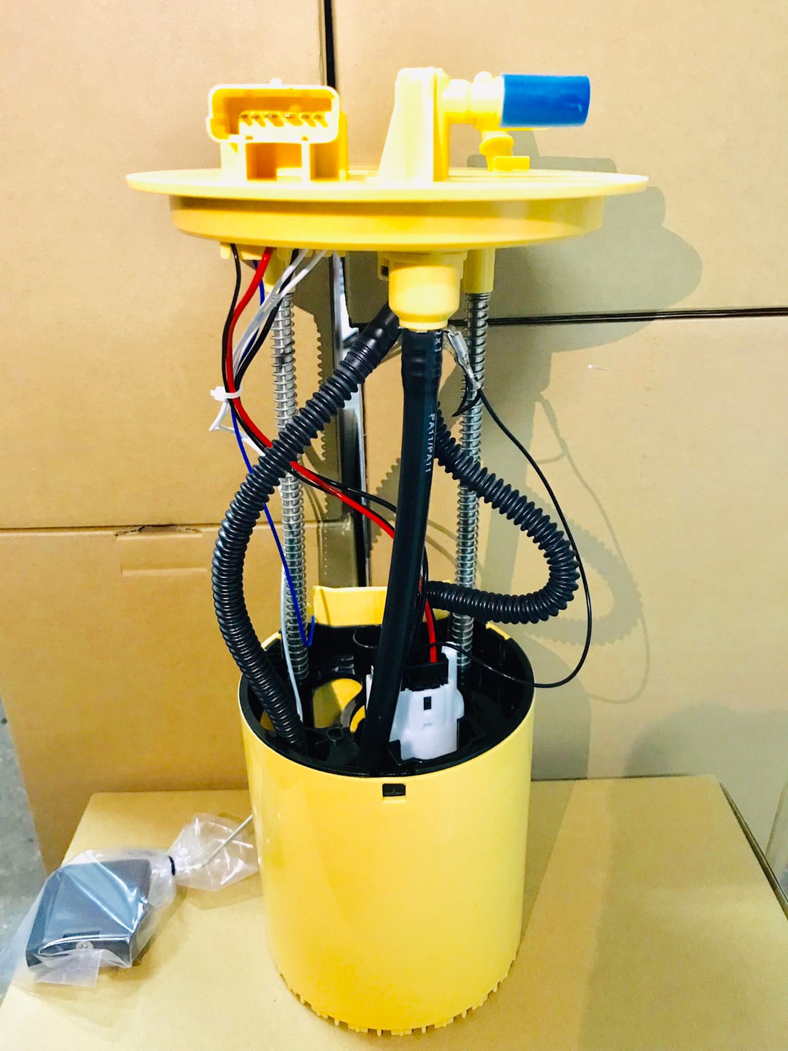 ปั๊มน้ำมันเชื้อเพลิง+ลูกลอย ฟอร์ดเอเวอร์เรส ปี14 (รูปจริง) / LUCAS