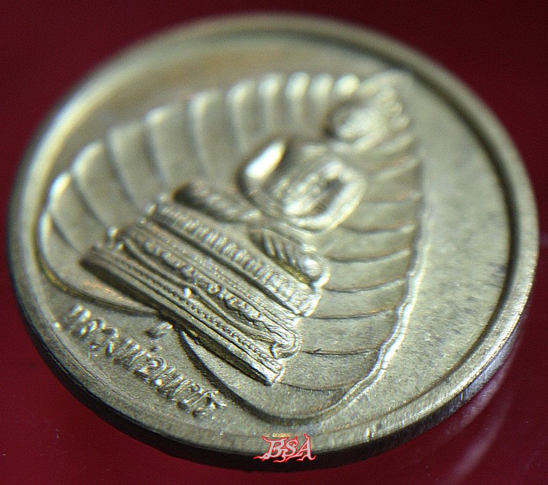 เหรียญกลมไม่มีห่วงพระพุทธ หลวงพ่อเพชร วัดโพธาราม จ.นครสวรรค์ รุ่น 1 ปี 2542