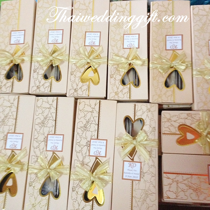 ช้อนเรียวยาว ด้ามหัวใจ ตะเกียบ แพ็คกล่องตามแบบ ผูกโบว์พร้อมป้ายชื่อ