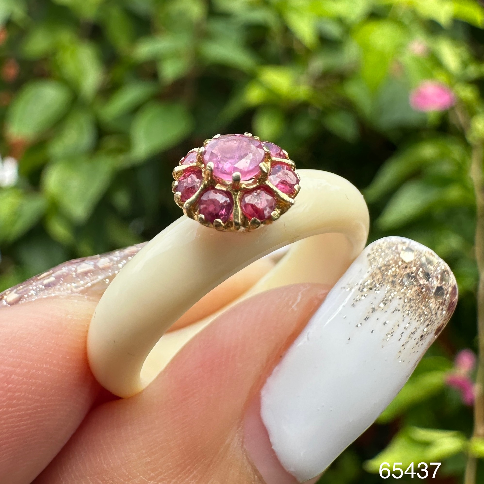 รหัส 65437 แหวน งานแกะสลัก ฝังทิบทิม กระจุก ทอง18K ขนาด 54 นน. 1.59 g