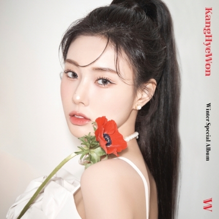 ( Pre-Order ) Kang Hyewon ( IZ*ONE ) Winter Special Album 'W' + Poster วางจำหน่าย 5 / 1 / 2022