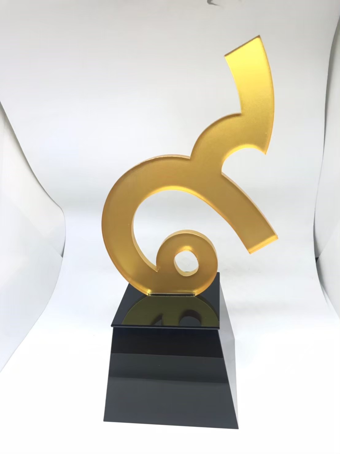TROPHY144