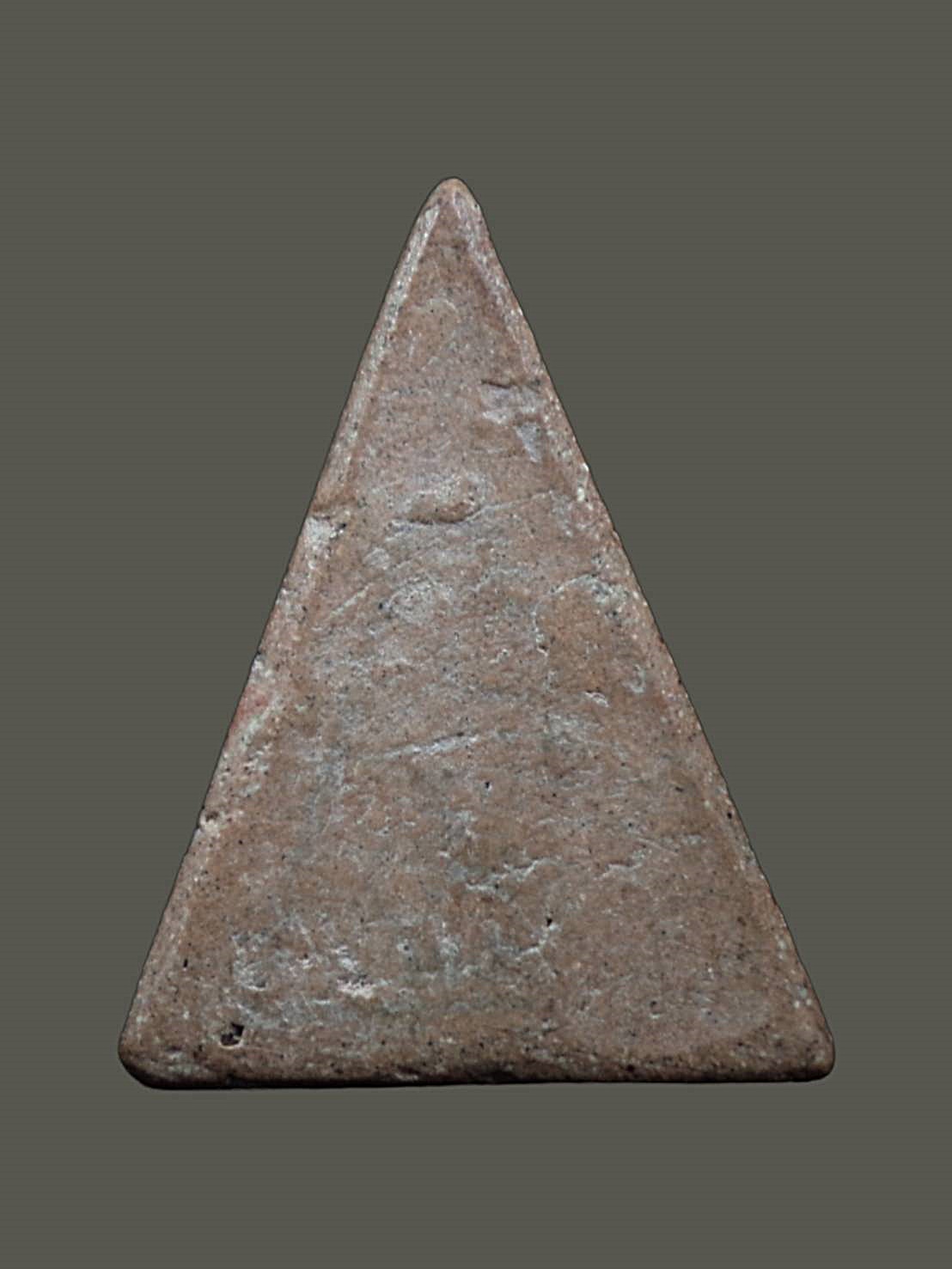 พระกำแพงนางพญา ขาโต๊ะ กรุวัดสุวรรณาราม (วัดทองธนบุรี) กทม. เนื้อดิน