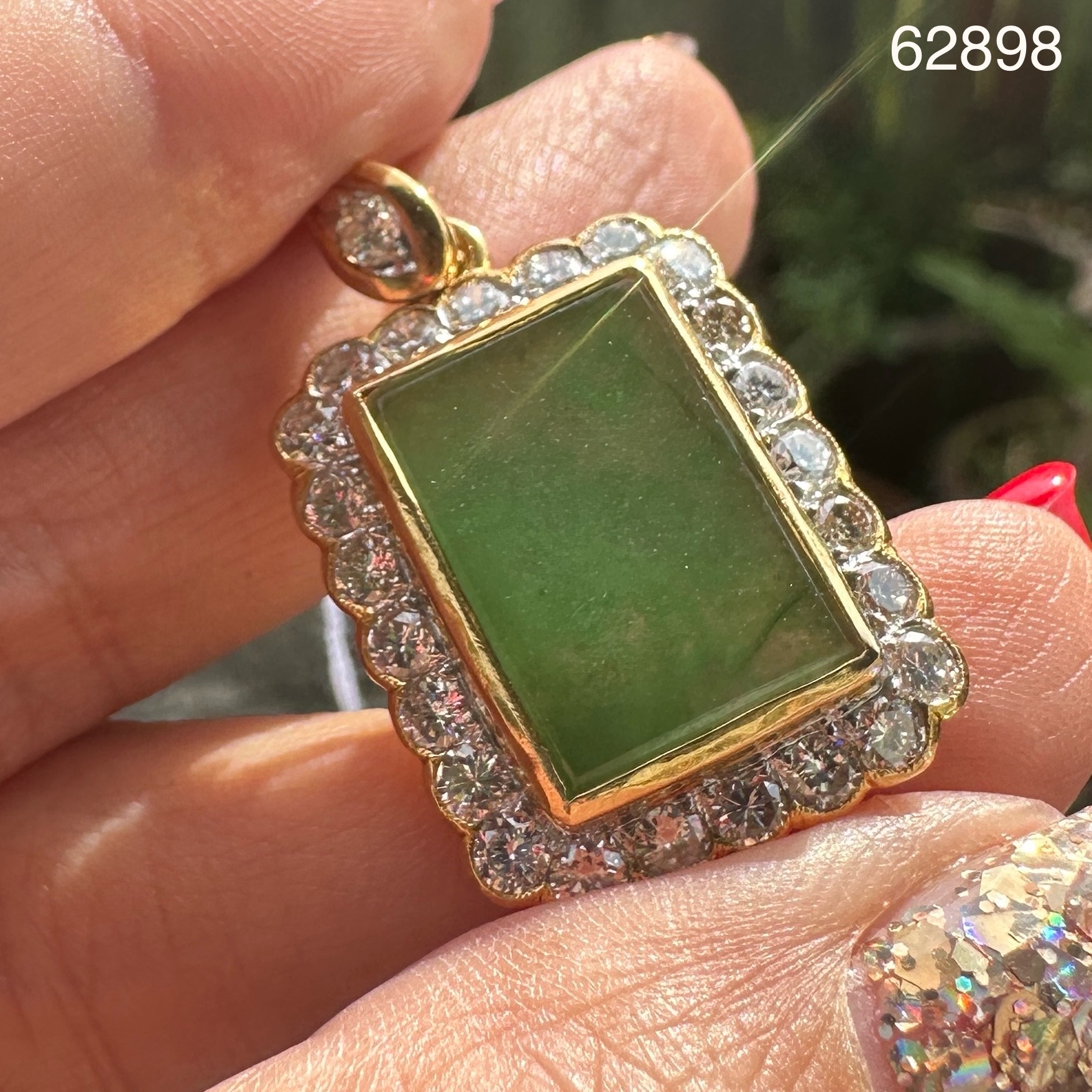 รหัส 62898 จี้ หยก เจียร สี่เหลี่ยม ล้อมเพชร 25 เม็ด 1.25 กะรัต ทอง90 หลุดจำนำ งานสวยมาก นน. 6.55 g