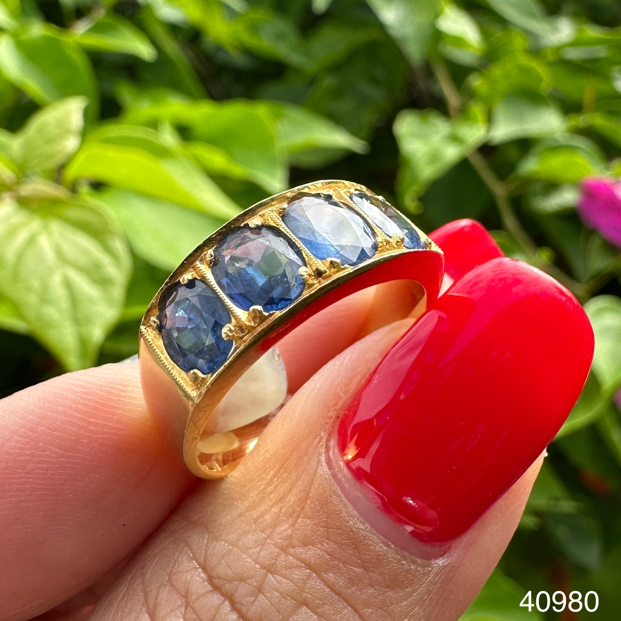 รหัส 40980 แหวน ไพลิน เจียร 4 เม็ด ทอง90 งานเก่า หลุดจำนำ สวยมาก นน. 7.08 g