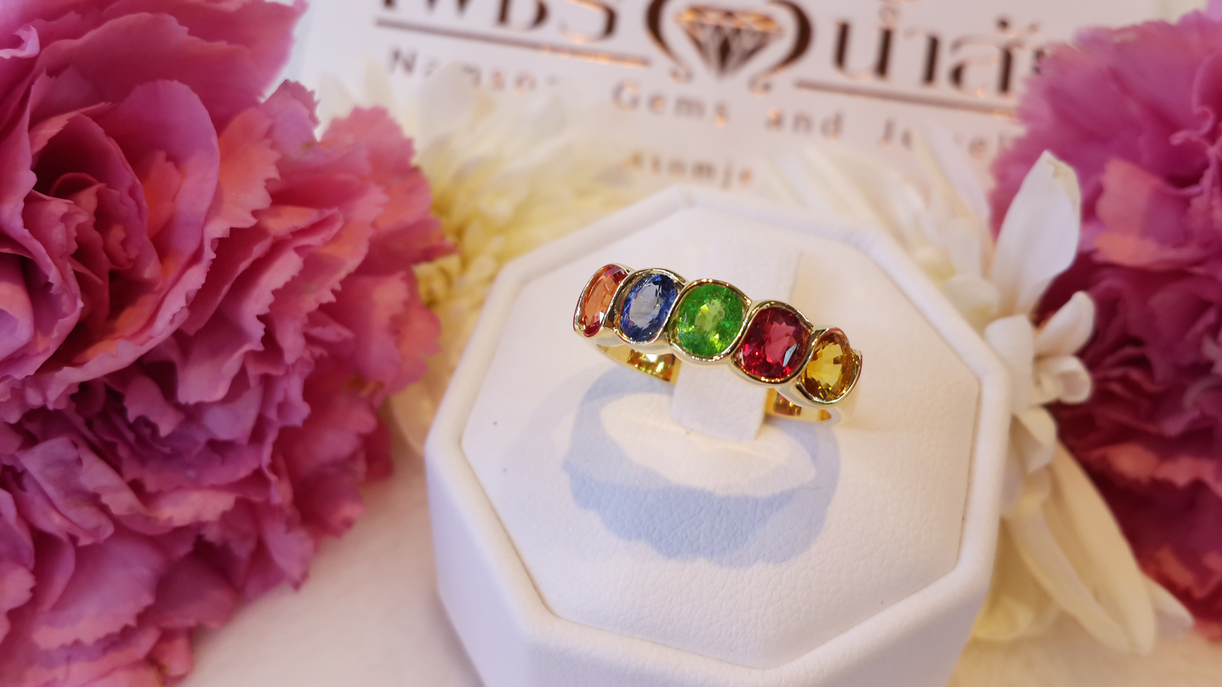 แหวนพลอยสลับสีทรงแฟนซี