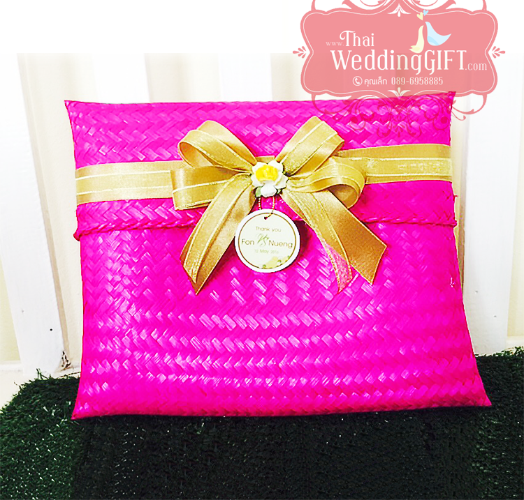 กระแตบ10" (เลือกสีได้) บรรจุผ้าแพร 5 ฟุต หรือผ้าเช็คตัว 24X48 นิ้ว ผูกโบว์สวยงาม พร้อมป้ายชื่อ