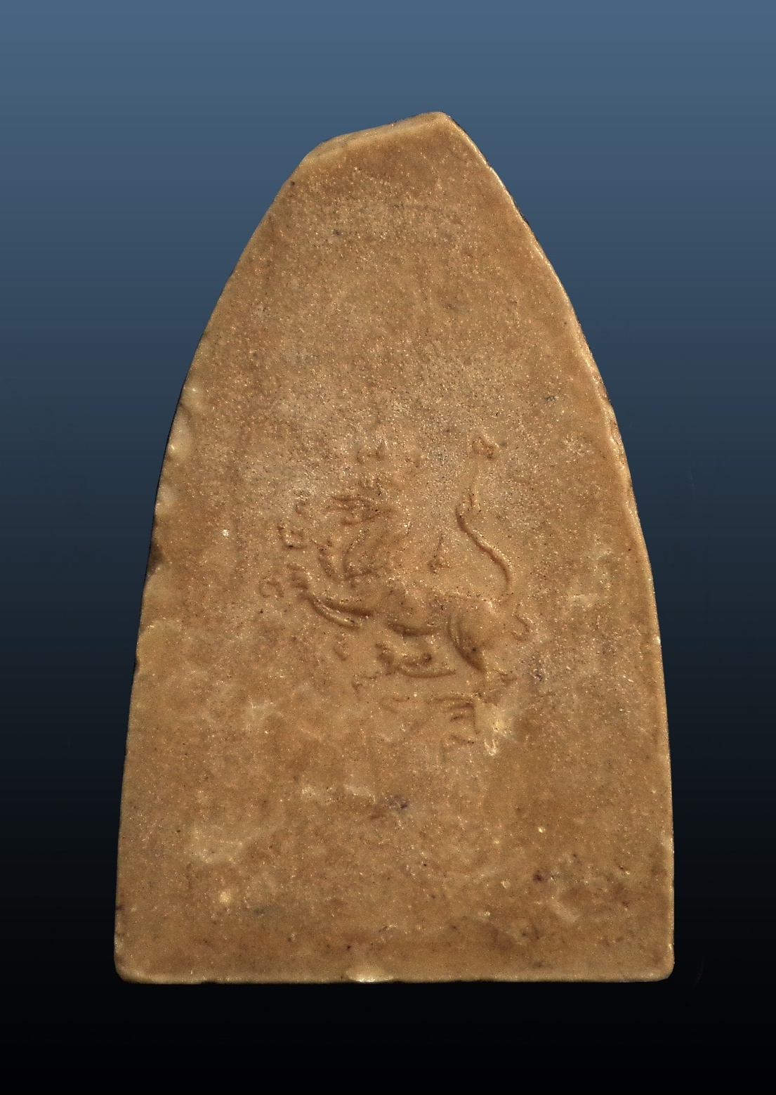 พระผงพิมพ์เศียรโล้น วัดสามปลื้ม หลังสิงห์ เนื้อผงน้ำมัน ปี 2515