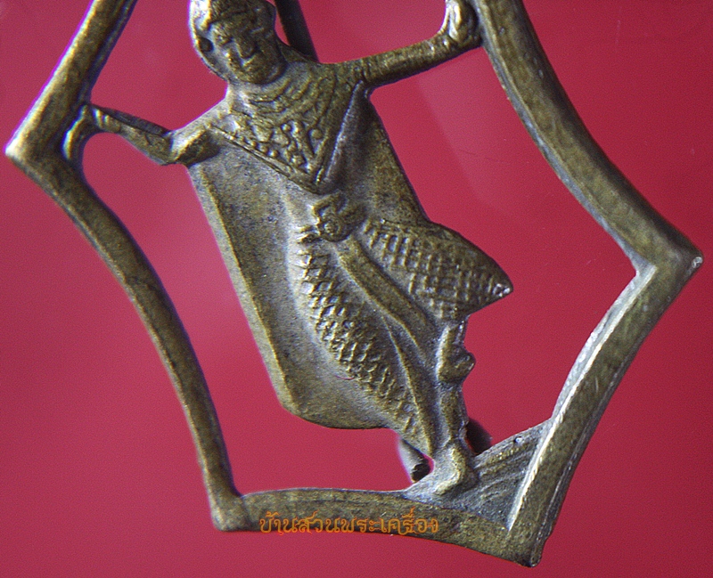 เข็มกลัด นางรำ สวยเก่า