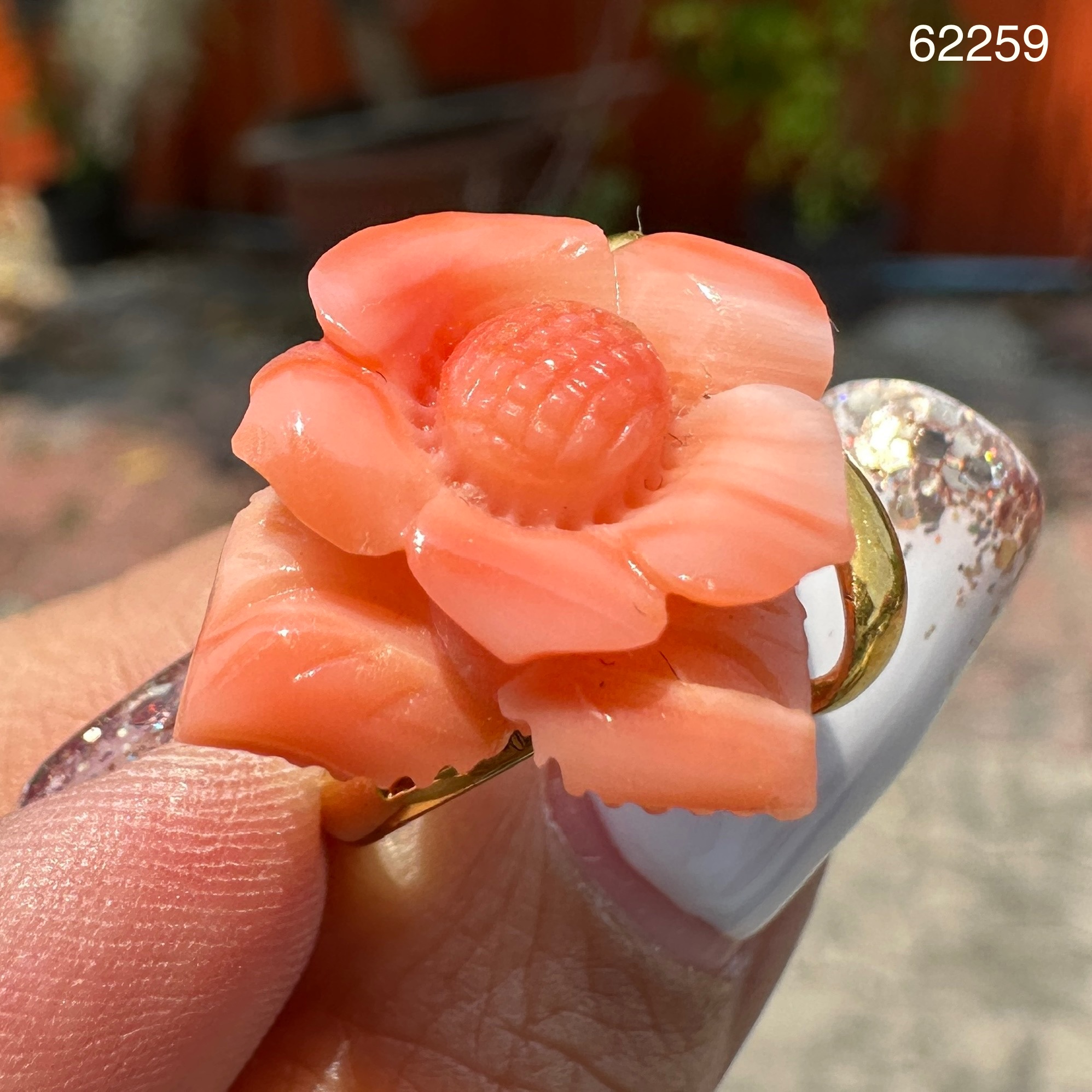 รหัส 62259 แหวน ปะการัง แกะลายดอกไม้ ทอง90 งานเก่า งานสวย น่าสะสม นน. 5.00 g