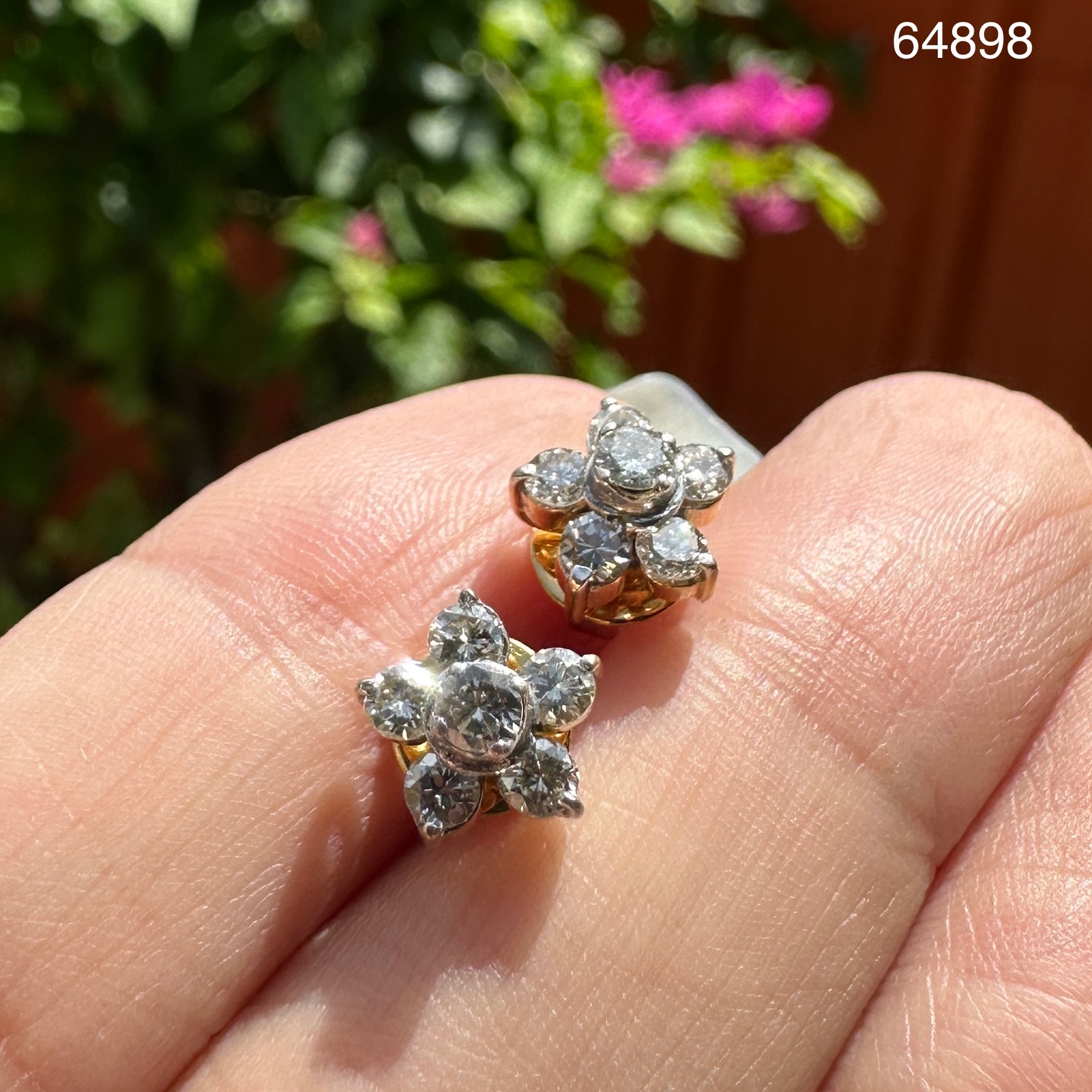 รหัส 64898 ต่างหู เพชร กระจุกพิกุล เพชร 12 เม็ด 0.56 กะรัต ทองK 2 สี นน. 2.03 g