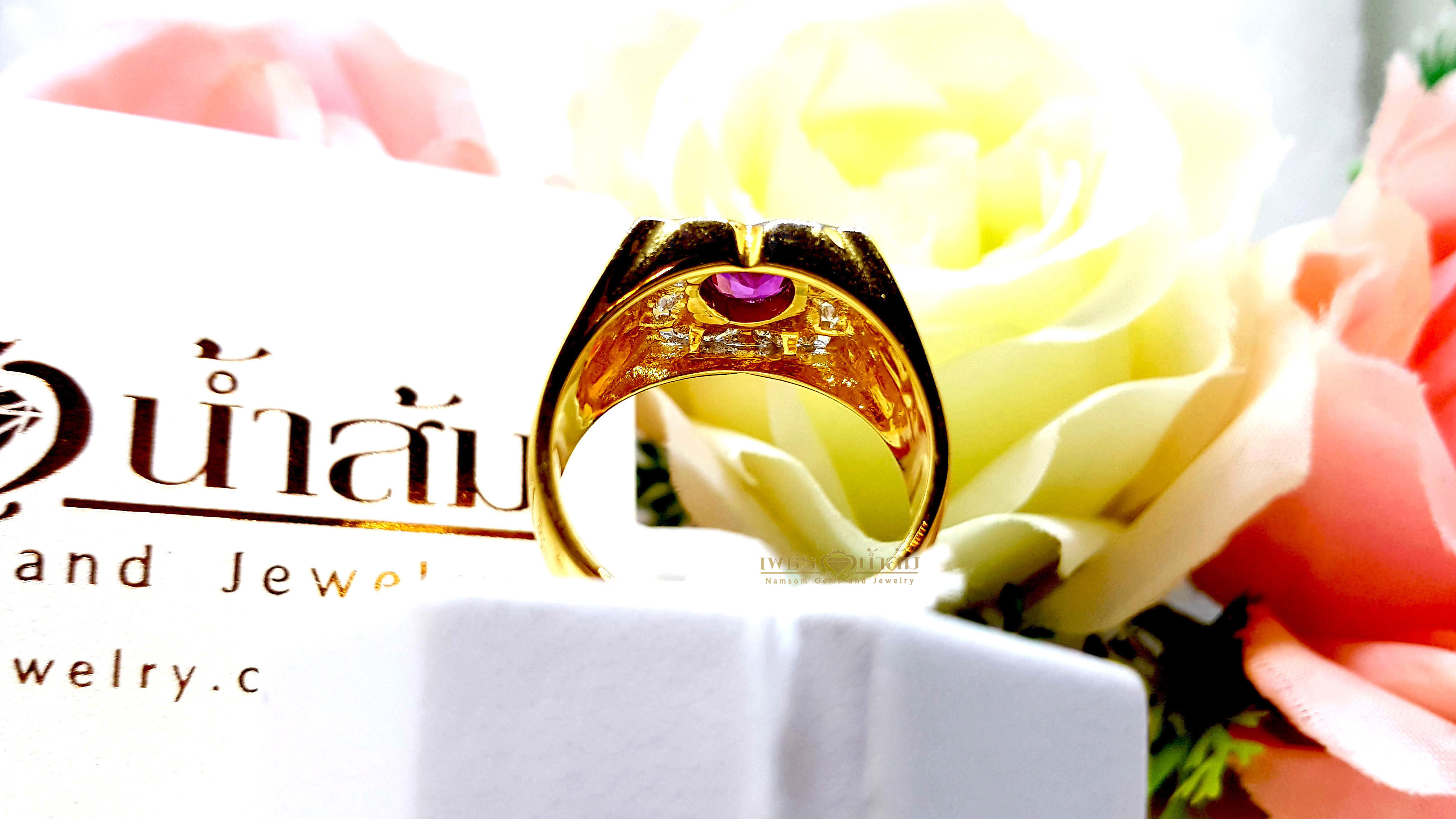 แหวนพลอยทับทิม Ruby ทรงไทยลายประจำยาม เป็นสัญลักษณ์ยามรักษาการณื เพื่อป้องกันผู้ที่คิดมิดีมิร้าย โดวยสามารถนำไปงคาถาอาคมประกอบไว้ด้วยได้