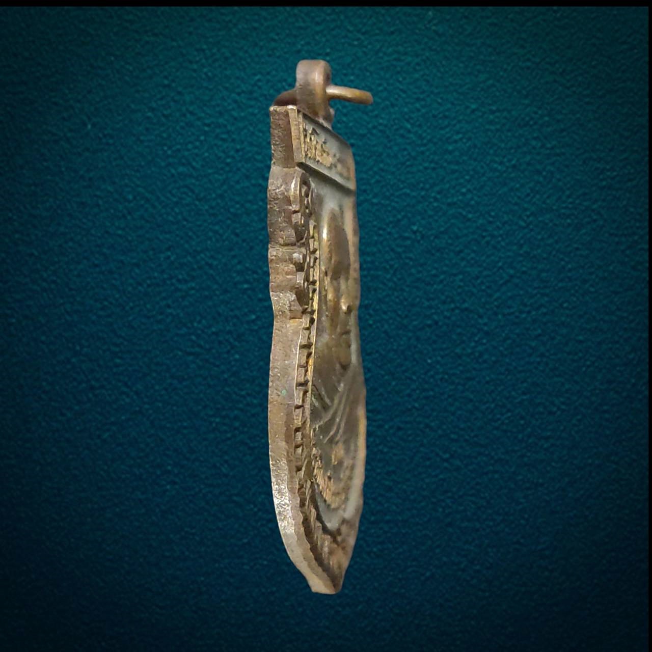 เหรียญหลวงพ่อปี๊ด หลังหลวงพ่อจาม วัดโขดหิน ระยอง ปี2553