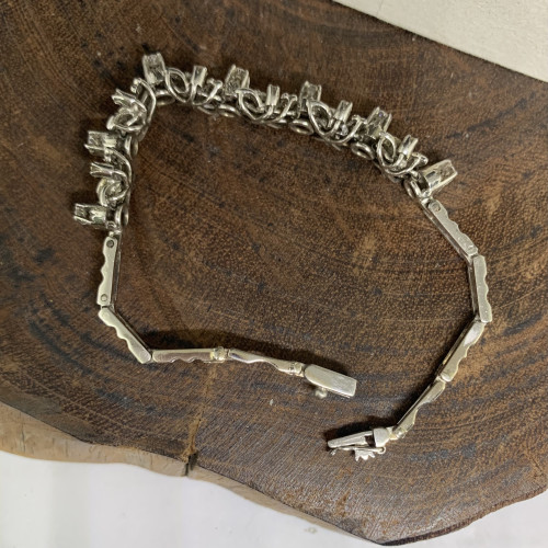 รหัส 63476 สร้อยข้อมือ เพชร 7/0.70 ct ฝังเพชรกุหลาบ 35/0.35 ct งานปาหะ ความยาว 17.50 ซม. นน. 14.32 g