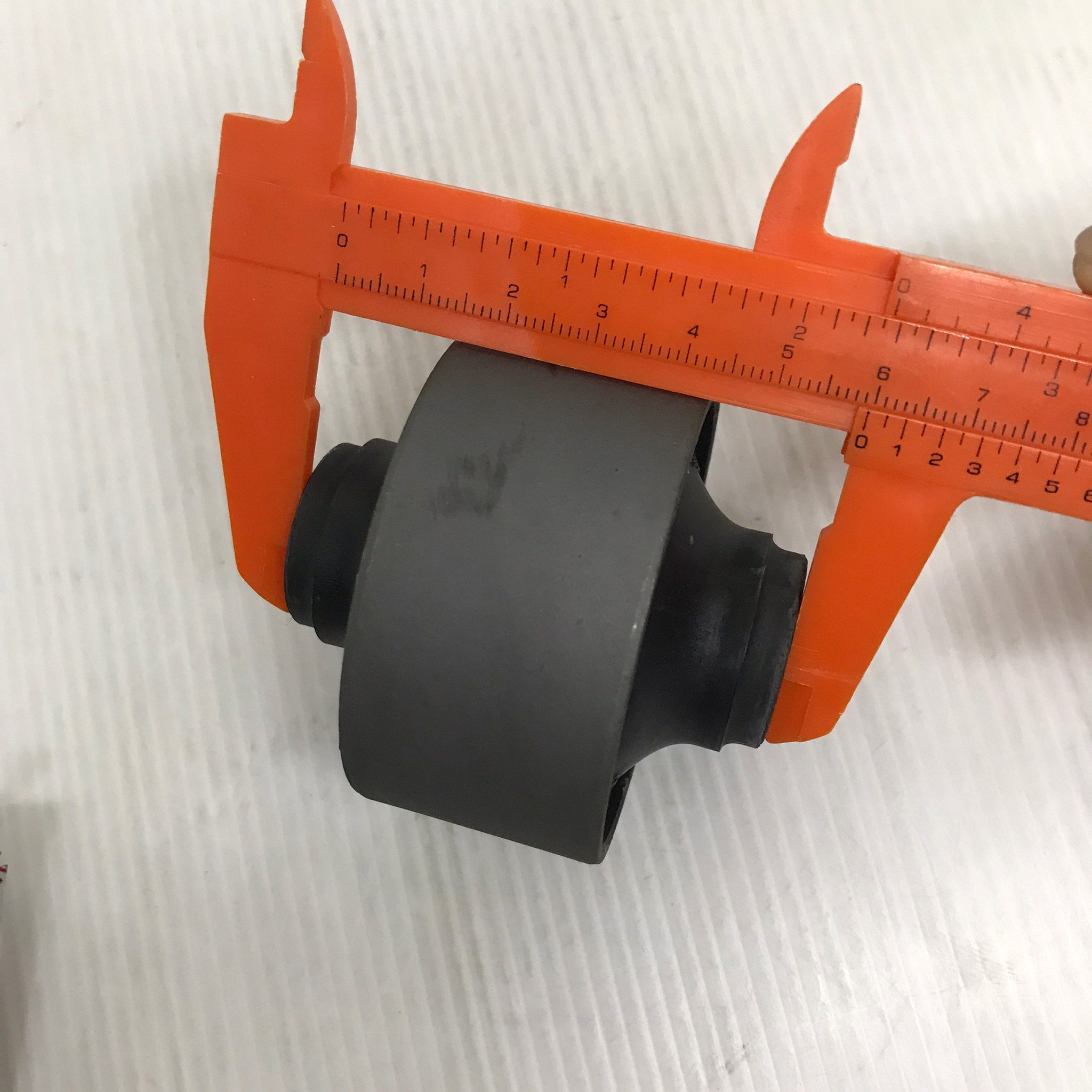 (1ตัว)บู๊ชปีกนก MITSUBISHIตัวล่าง ตัวใหญ่ Spacewagon NA4 ปี 2009-2014ตัวล่าง มิตซูบิชิ สเปควาก้อน /LOWER/BIG ARM BUSHINGยี่ห้อRBI เบอร์ MR594320 / M24NA4WB