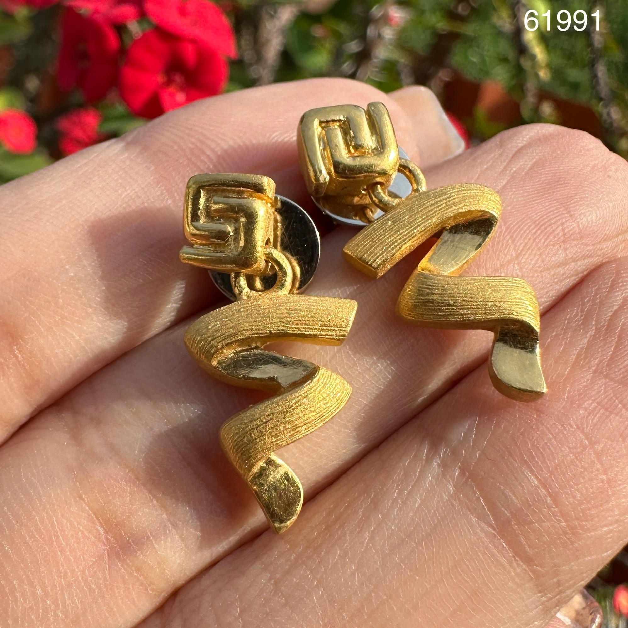 รหัส 61991 ต่างหู Gold Master ทอง24K ลายริบบิ้น ตุ้งติ้ง แป้นทอง14K งานสวย น่าเก็บสะสม นน. 9.65 g