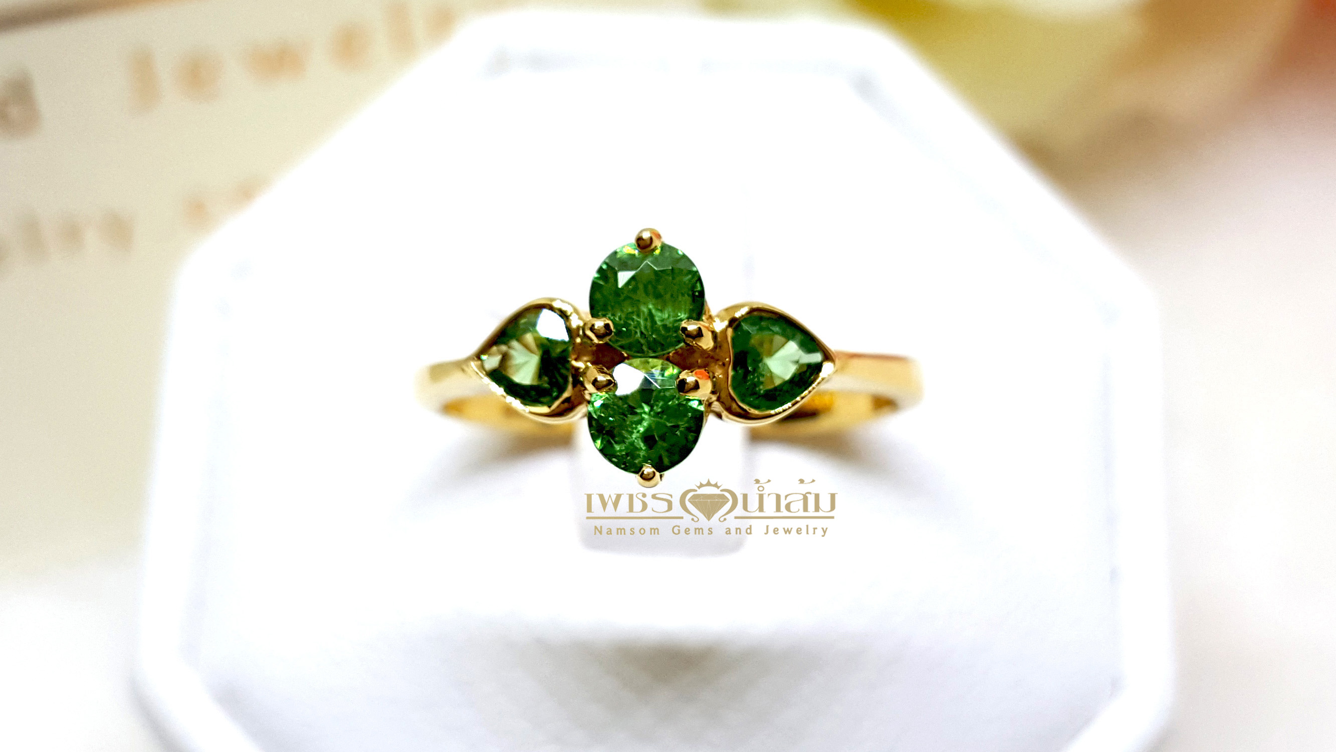 แหวนพลอยซาร์โวไรท์ Tsavorite สีสวยสด วงเล็กน่ารักในราคาเบาๆ บนตัวเรือนทองแท้ทั้งตัวเรือน