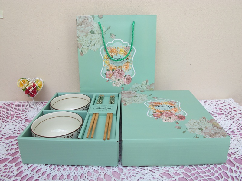 เซตชามพร้อมตะเกียบ ลายซากุระ 2 ที่ แพ็คกล่องเขียวมิ้นท์ พร้อมถุงหิ้ว