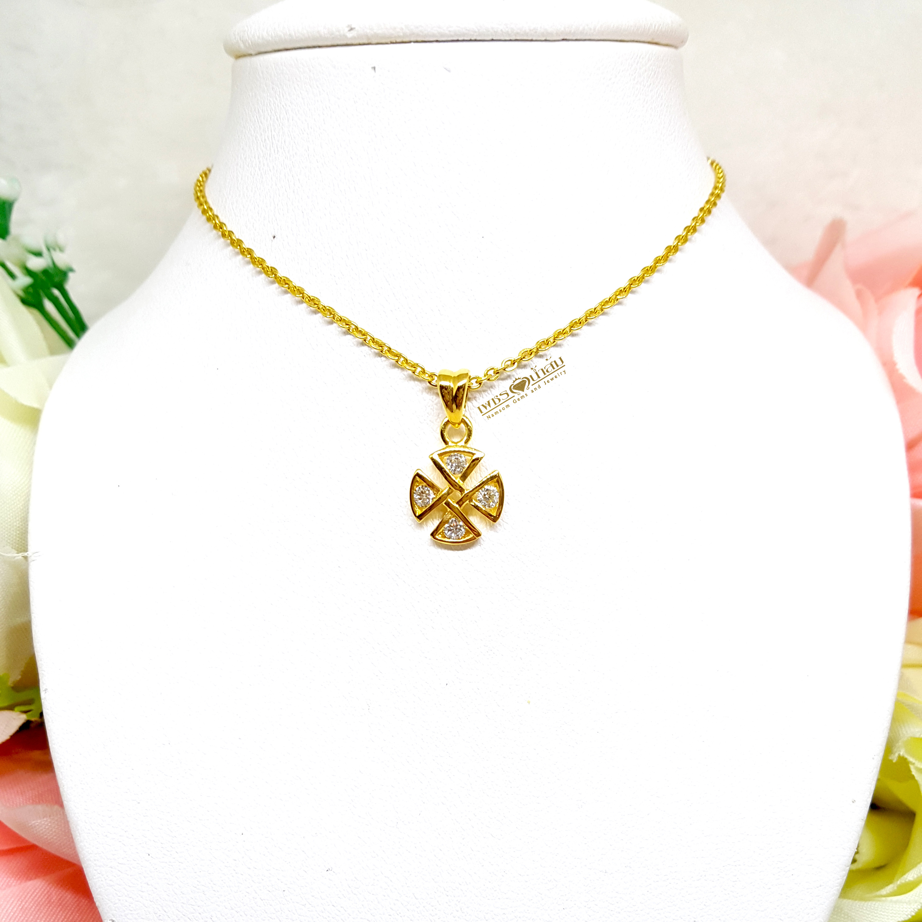จี้เพชรแท้ ทรงกางเขนแพตตี Cross Pattée เป็นสัญลักษณ์รูปแบบหนึ่งของกางเขนคริสเตียน ที่พบบนเครื่องบินของเยอรมันแบบ Luftstreitkräfte