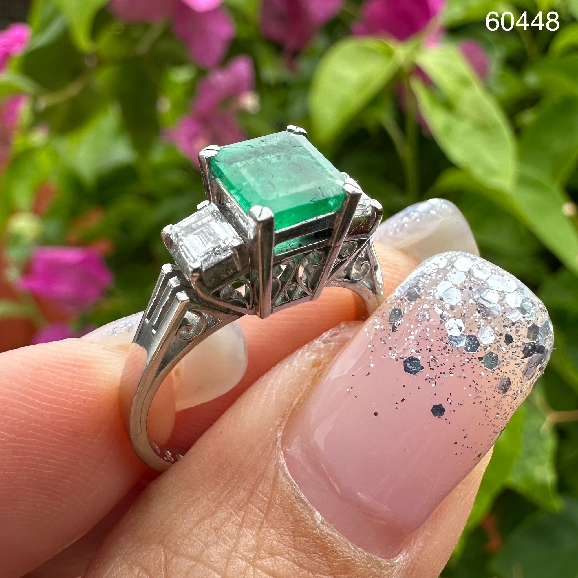 รหัส 60448 แหวน มรกต 0.88 กะรัต ฝังเพชร Baguette 2 เม็ด 0.40 กะรัต Platinum Pt900 งานสวยมาก นน. 5.00 g