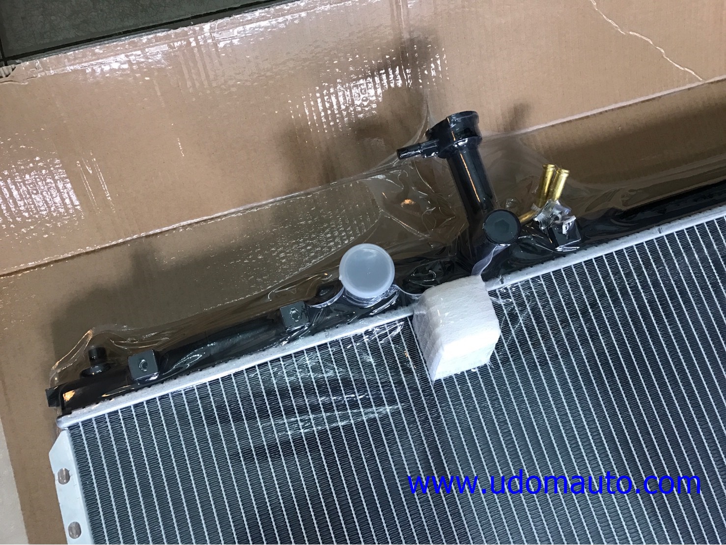 หม้อน้ำทั้งลูก HYUNDAI H1 (รุ่นใช้พัดลมไฟฟ้า)