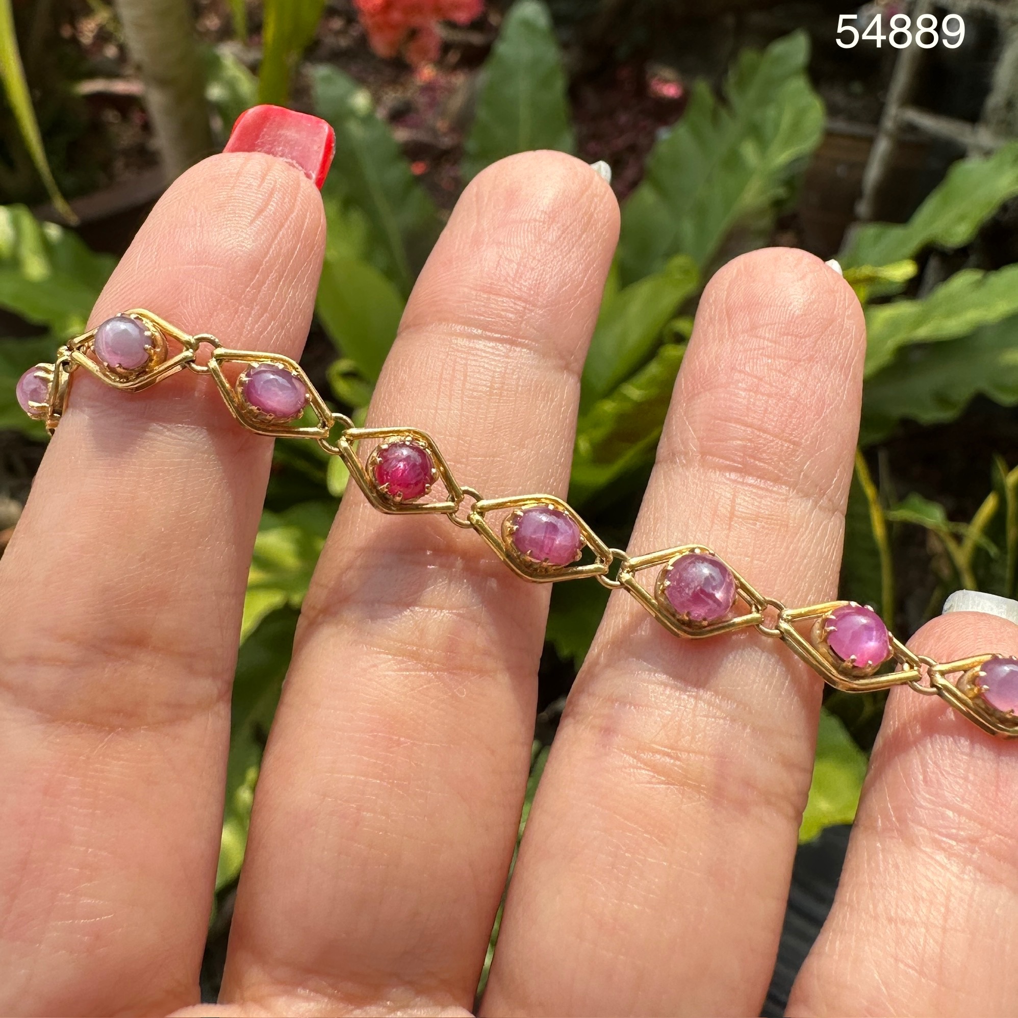 รหัส 54889 สร้อยข้อมือ ทับทิม พม่า หลังเบี้ย รอบเส้น ทอง90 งานเก่า หลุดจำนำ สวยมาก นน. 7.78 g