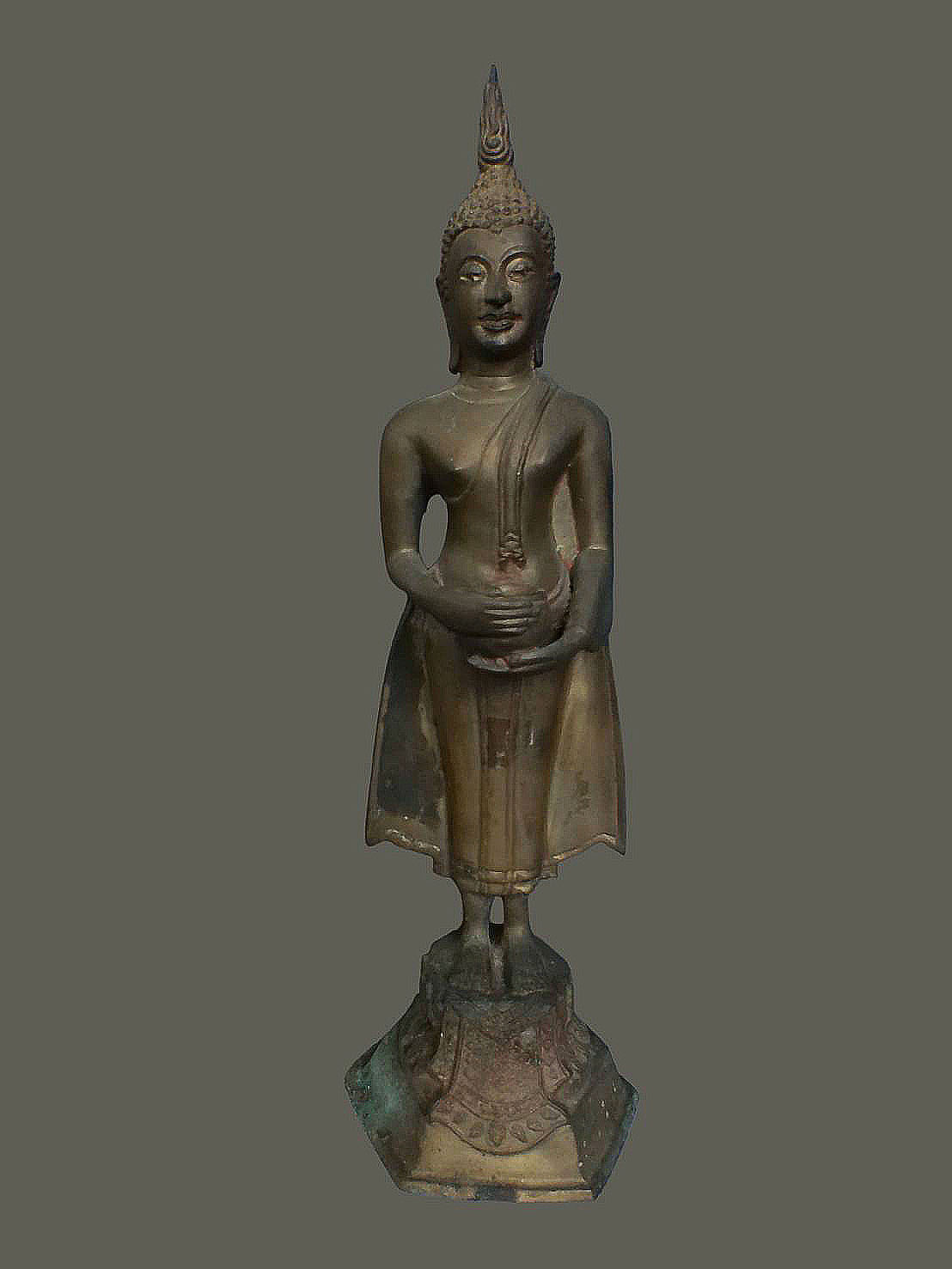 พระบูชาปางอุ้มบาตร ( พระประจำวันพุธ ) เนื้อทองเหลือง หล่อหนา มีน้ำหนัก ขนาดสูง 15 นิ้ว