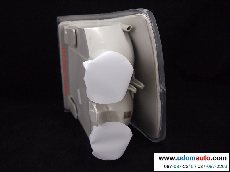 เสื้อไฟเลี้ยวมุม VOLVO 940 สีขาวล้วน