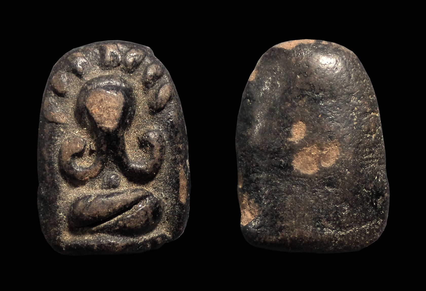 พระปิดตารัศมี เนื้อดินเคลือบรัก