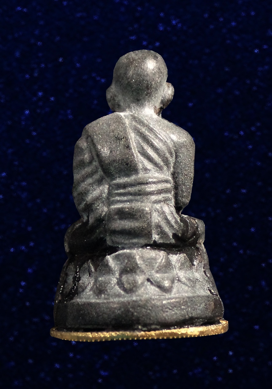 หลวงปู่ทวดบัวรอบก้นลายเซ็น รุ่นแรก พ่อท่านเขียว วัดห้วยเงาะ จ.ปัตตานี ปี2553