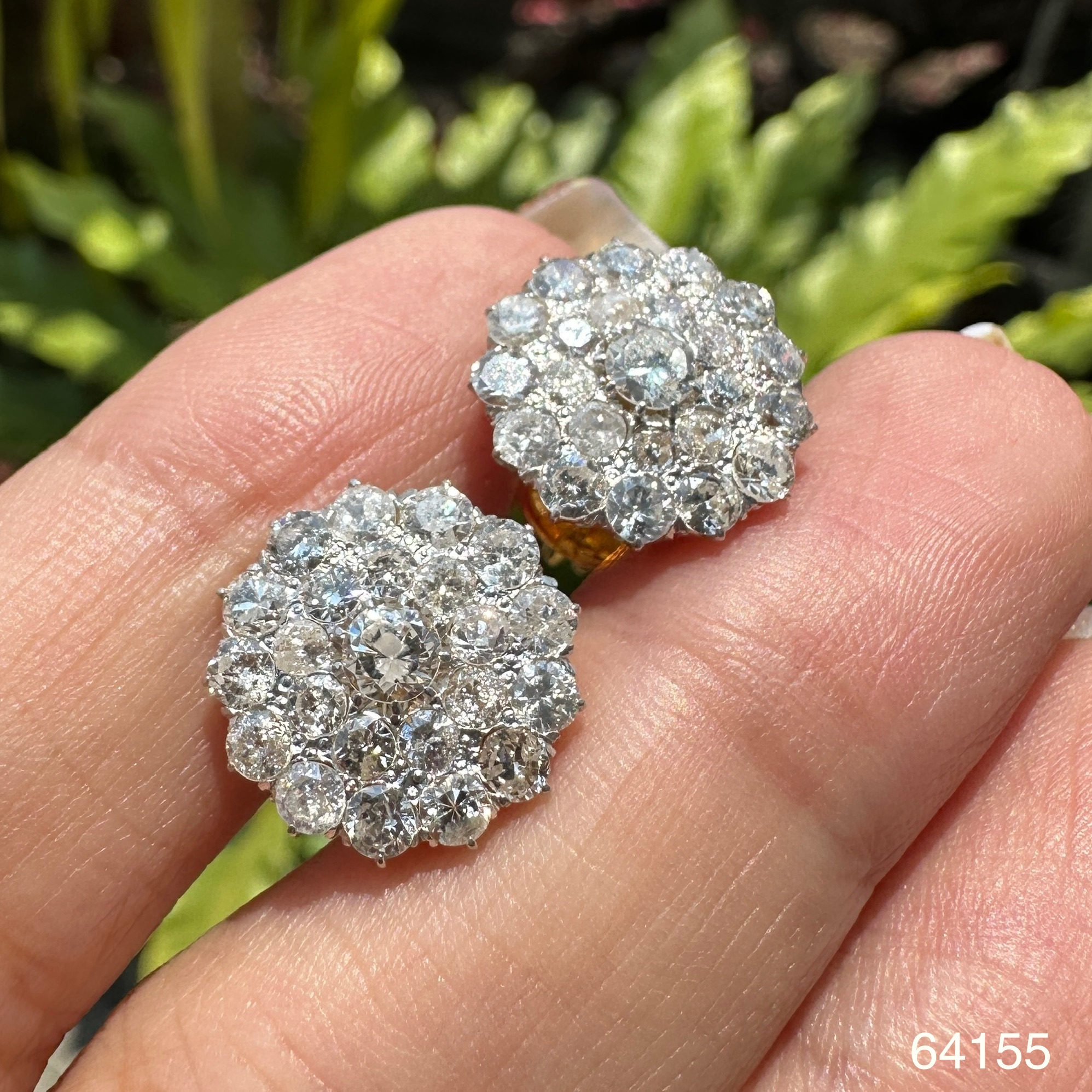 รหัส 64155 ต่างหู เพชร กระจุกพิกุล ฝังเพชร 46/1.88 ct ทอง18K แป้นเกลียว เพชรตำหนิส่องกล้อง 10 เท่า นน. 8.25 g