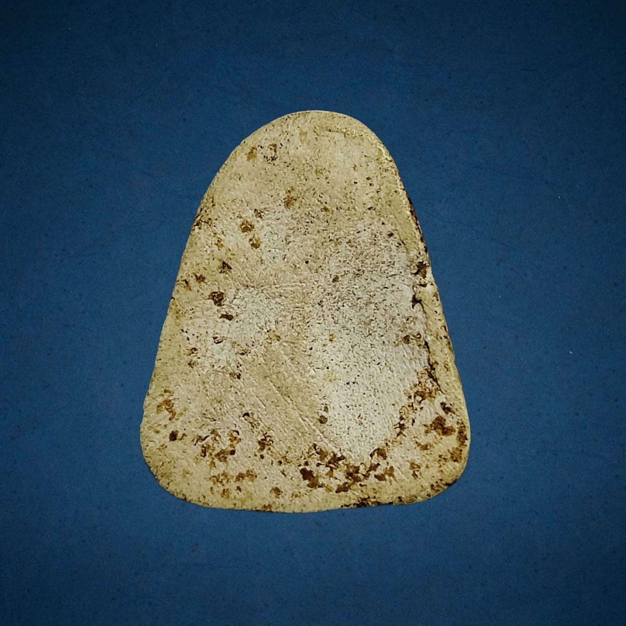 พระปิดตา เนื้อผงเก่า ไม่ทราบเกจิ