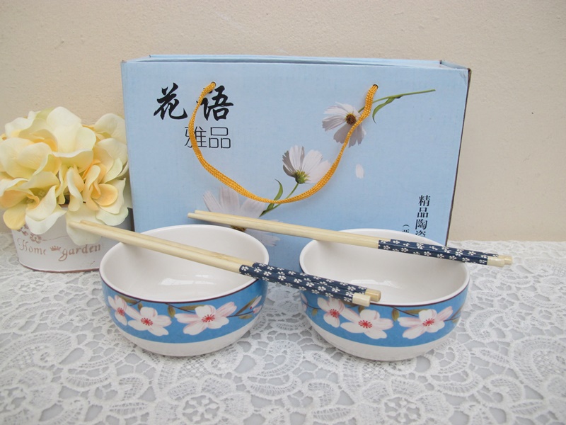 เซตชามพร้อมตะเกียบ ลายซากุระ 2 ที่ แพ็คกล่องสีฟ้า พร้อมถุงหิ้ว