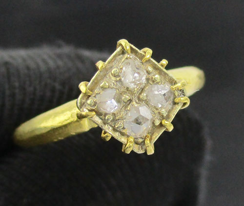 รหัส 57361 แหวน เพชรซีก กระจุก 4 เม็ด ทอง90 งานเก่า หลุดจำนำ สวยมาก นน. 2.17 g