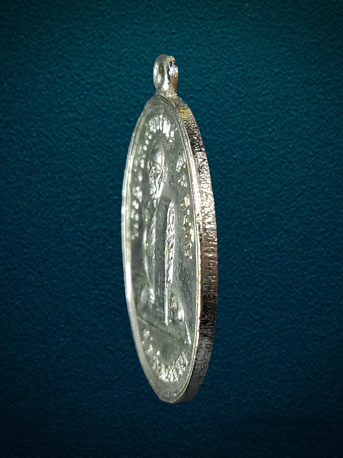 เหรียญหลวงพ่อหงษ์ วัดชลคราม อ.ดอนสัก จังหวัดสุราษฎร์ธานี ปี 2518