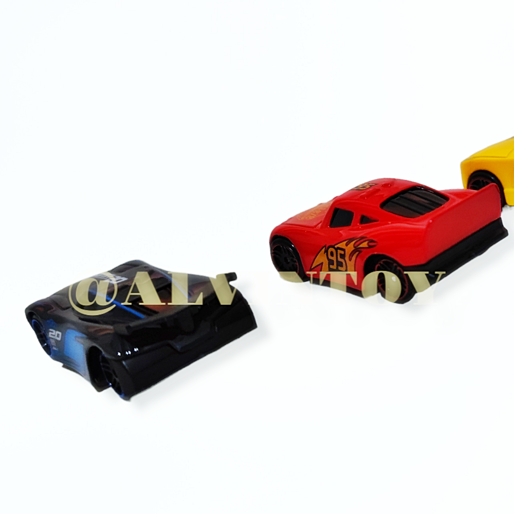 รถเหล็ก Cars 3 สี่ล้อซิ่ง ชิงบัลลังก์แชมป์ 6 คัน