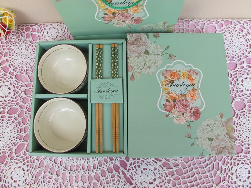 เซตชามพร้อมตะเกียบ ลายซากุระ 2 ที่ แพ็คกล่องเขียวมิ้นท์ พร้อมถุงหิ้ว