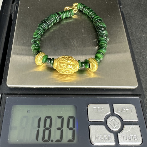 รหัส 63974 สร้อยข้อมือ หยก พม่า รอบเส้น คั่นเม็ดทอง งานครั่ง สายทอง18K ความยาว 19.50 ซม. พร้อม Cert. นน. 18.39