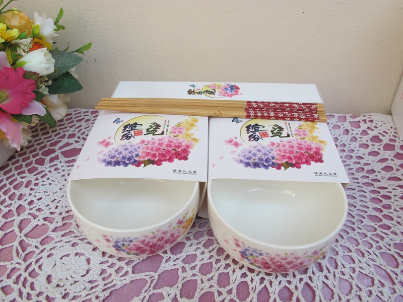 เซตชาม ตะเกียบ 2ชุด แพ็คกล่องสายงามหรู พร้อมโบว์และป้ายชื่อ