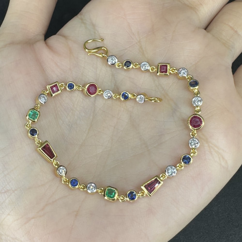 รหัส 63855 สร้อยข้อมือ ทับทิม ไพลิน มรกต ฝังเพชร 11 เม็ด 0.55 กะรัต ทอง18Kขาว ชุบทอง ความยาว 17 ซม. นน. 8.88 g