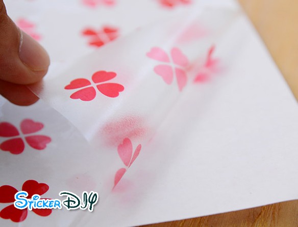 SALE Aluminium Foil Sticker สติ๊กเกอร์อลูมิเนียม แบบใสลายดอกไม้ สีแดง (กว้าง90cm.xสูง45cm.)