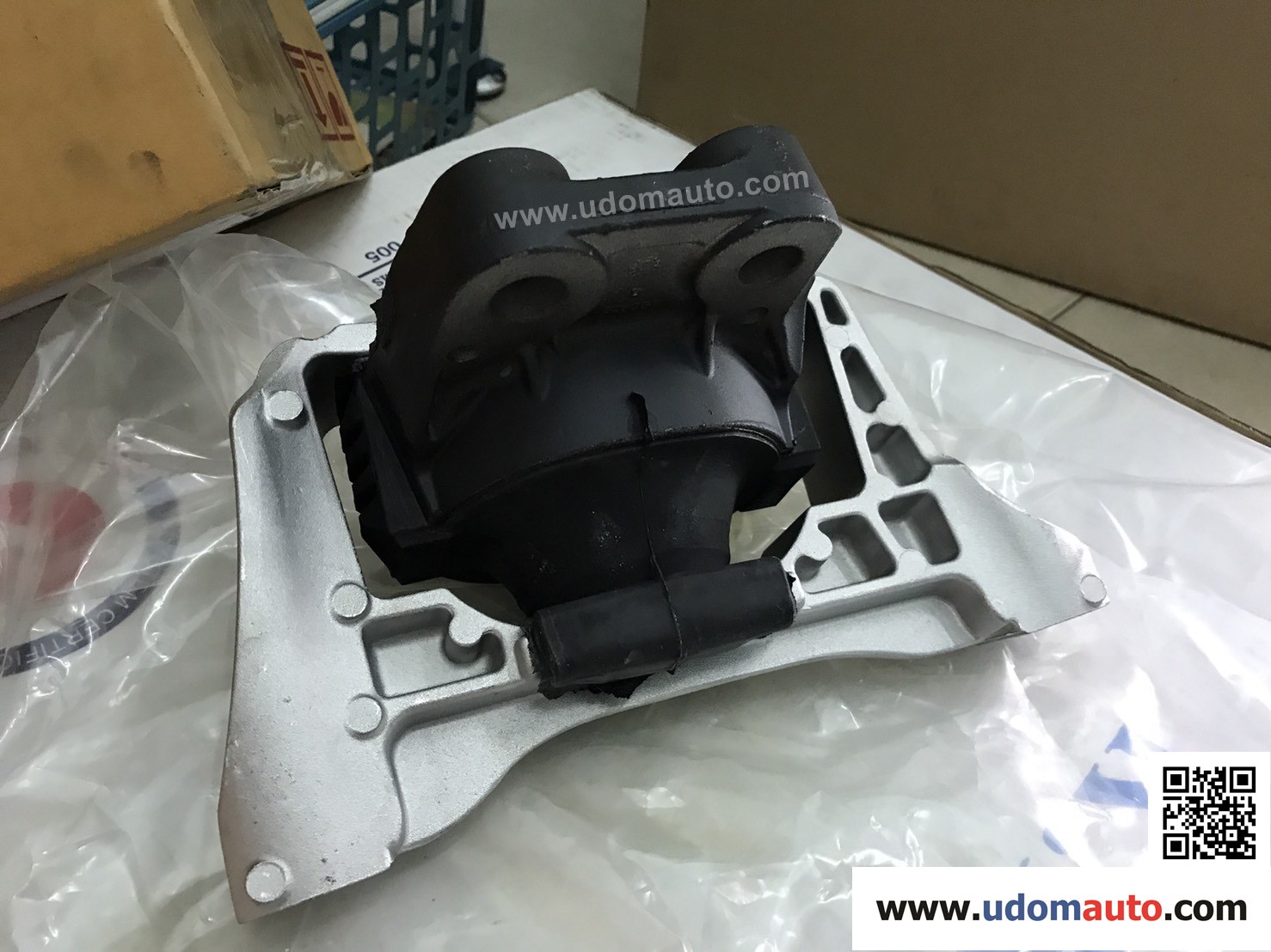 ยางแท่นเครื่องขวา FOCUS 2.0L ดีเซล / 8M516F012SB